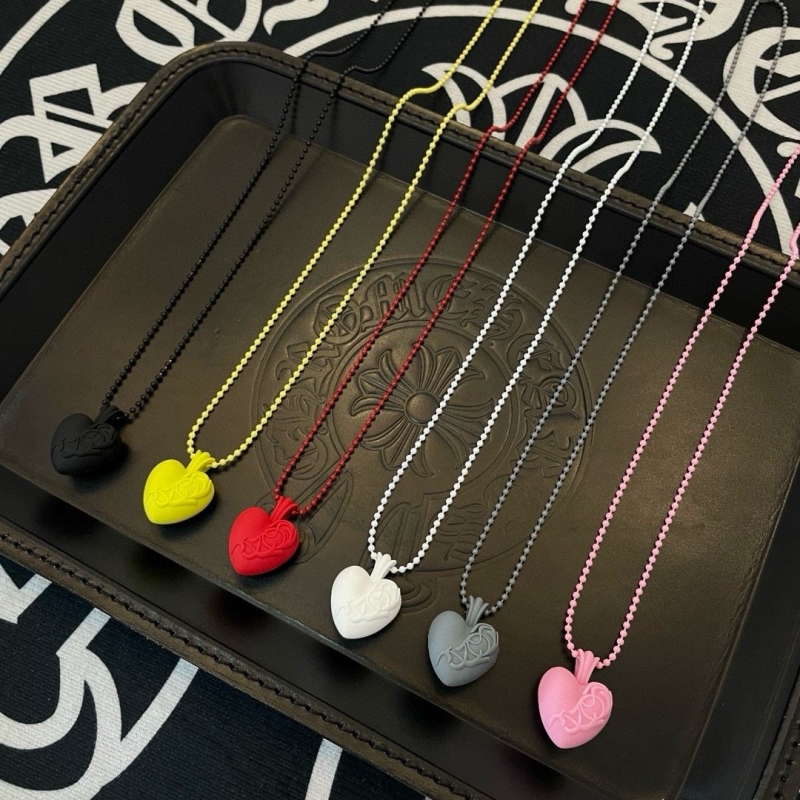 Ch*0me He**ts necklaces